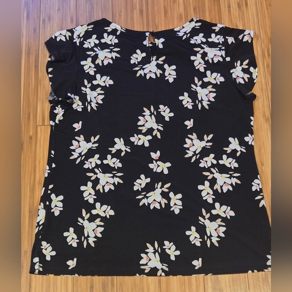 Liz Claiborne Floral Top - Picture 6 of 8